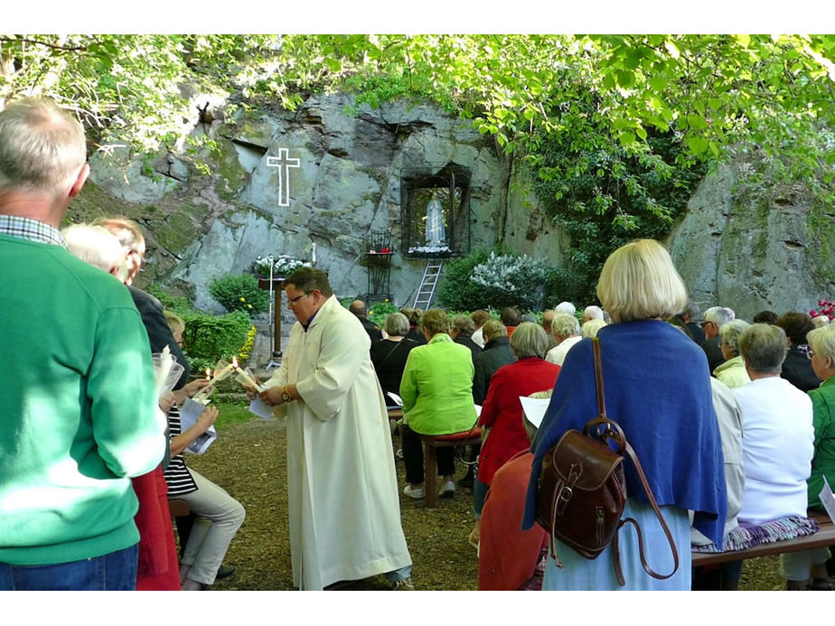 Maiandacht mit Krönung der Fatima-Madonna in Naumburg (Foto: Karl-Franz Thiede)